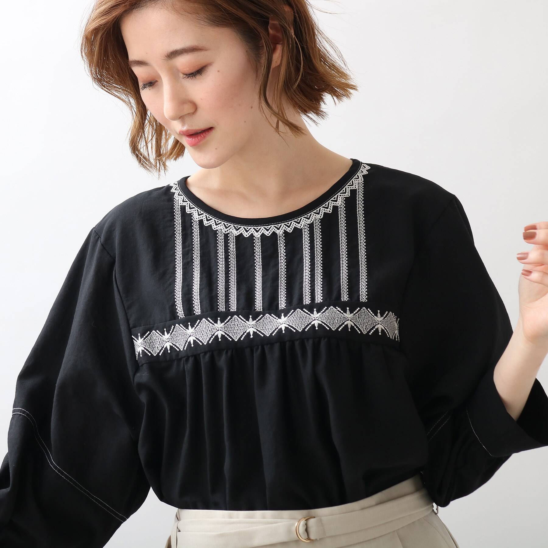 ヴィンテージ加工刺繍ブラウス|grove(グローブ)の通販｜アイルミネ