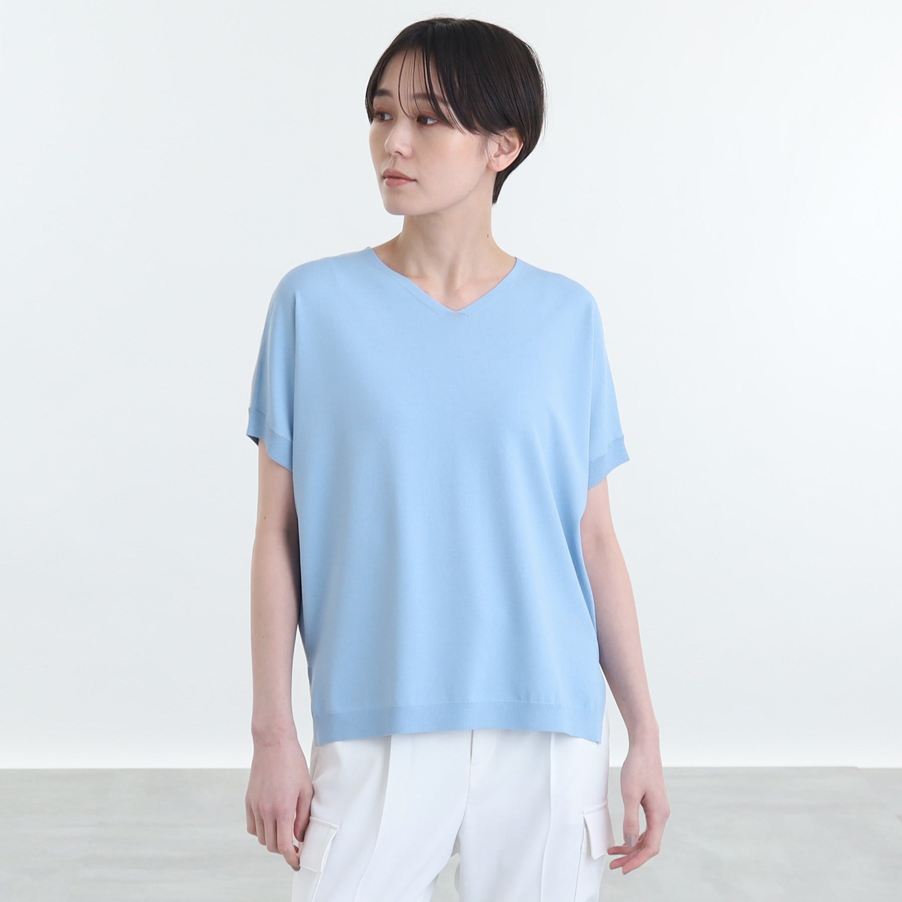 新色登場！/洗える/夏に着たい】Vネック Tシャツライクニット|INDIVI