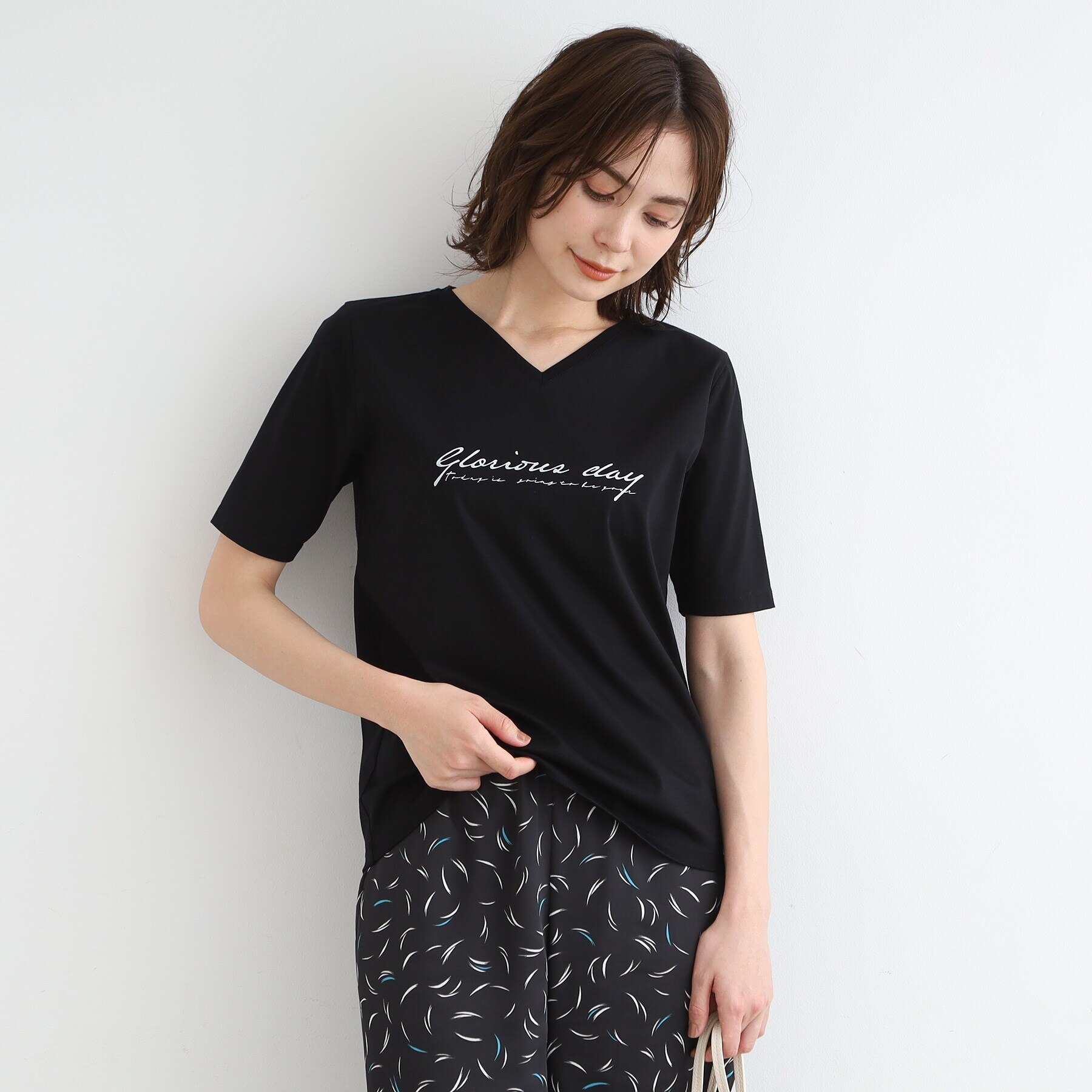 洗える／コットン100％】VネックロゴTシャツ|INDIVI(インディヴィ)の 