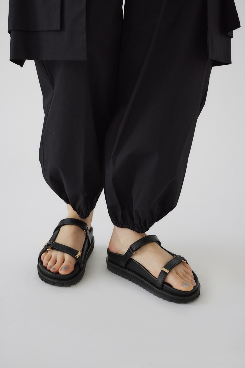 Rubber sole strap sandal