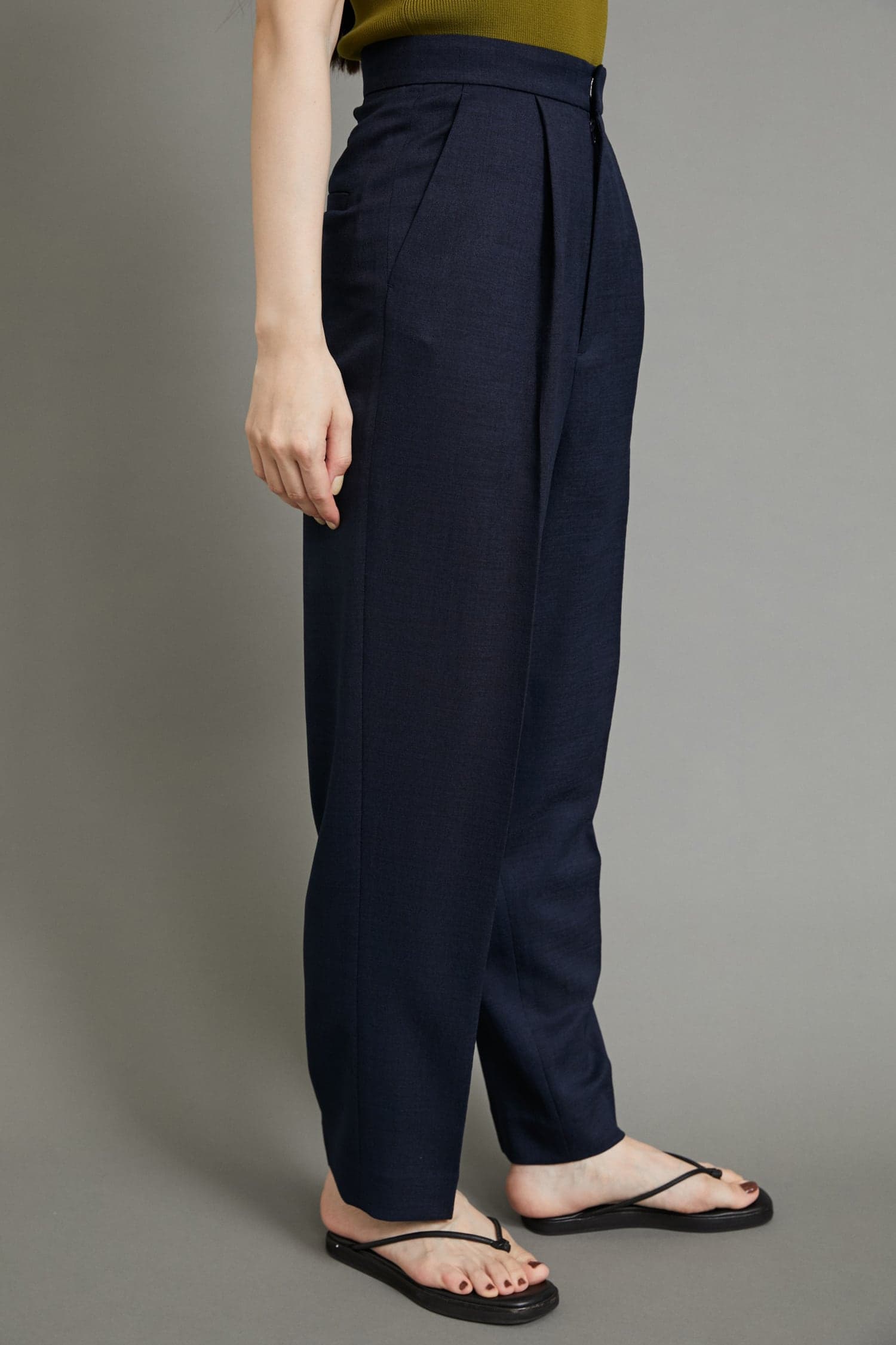 史上一番安い ヘリンドットサイHeRIN.CYE Tuck trousers タックパンツ