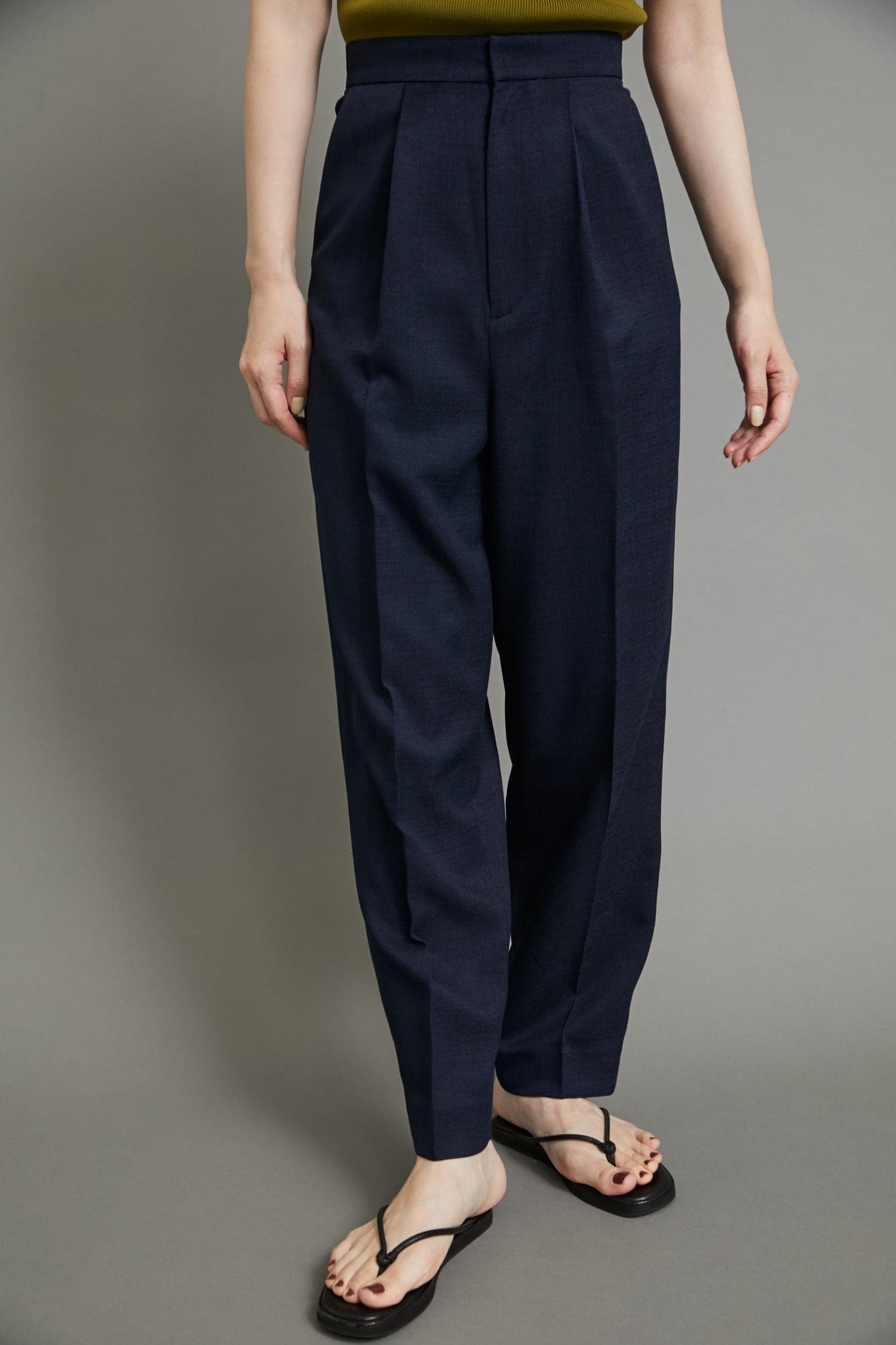 Tuck trousers|HeRIN.CYE(ヘリンドットサイ)の通販｜アイルミネ