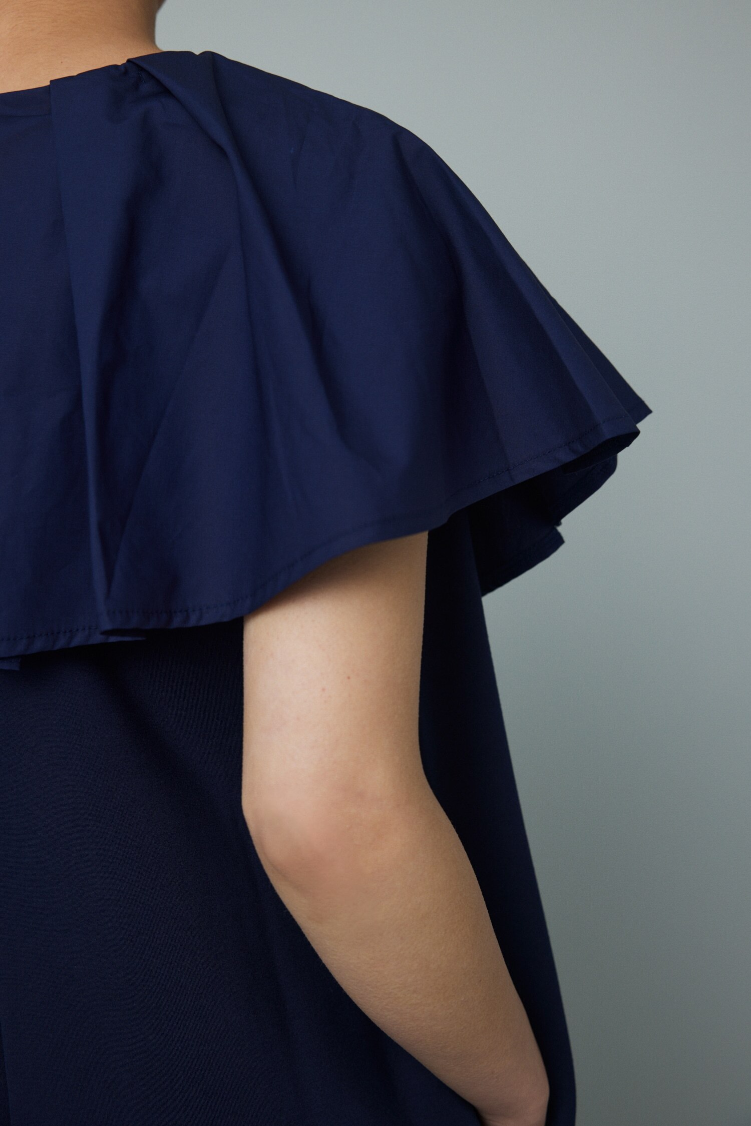 Frill cape dress|HeRIN.CYE(ヘリンドットサイ)の通販｜アイルミネ