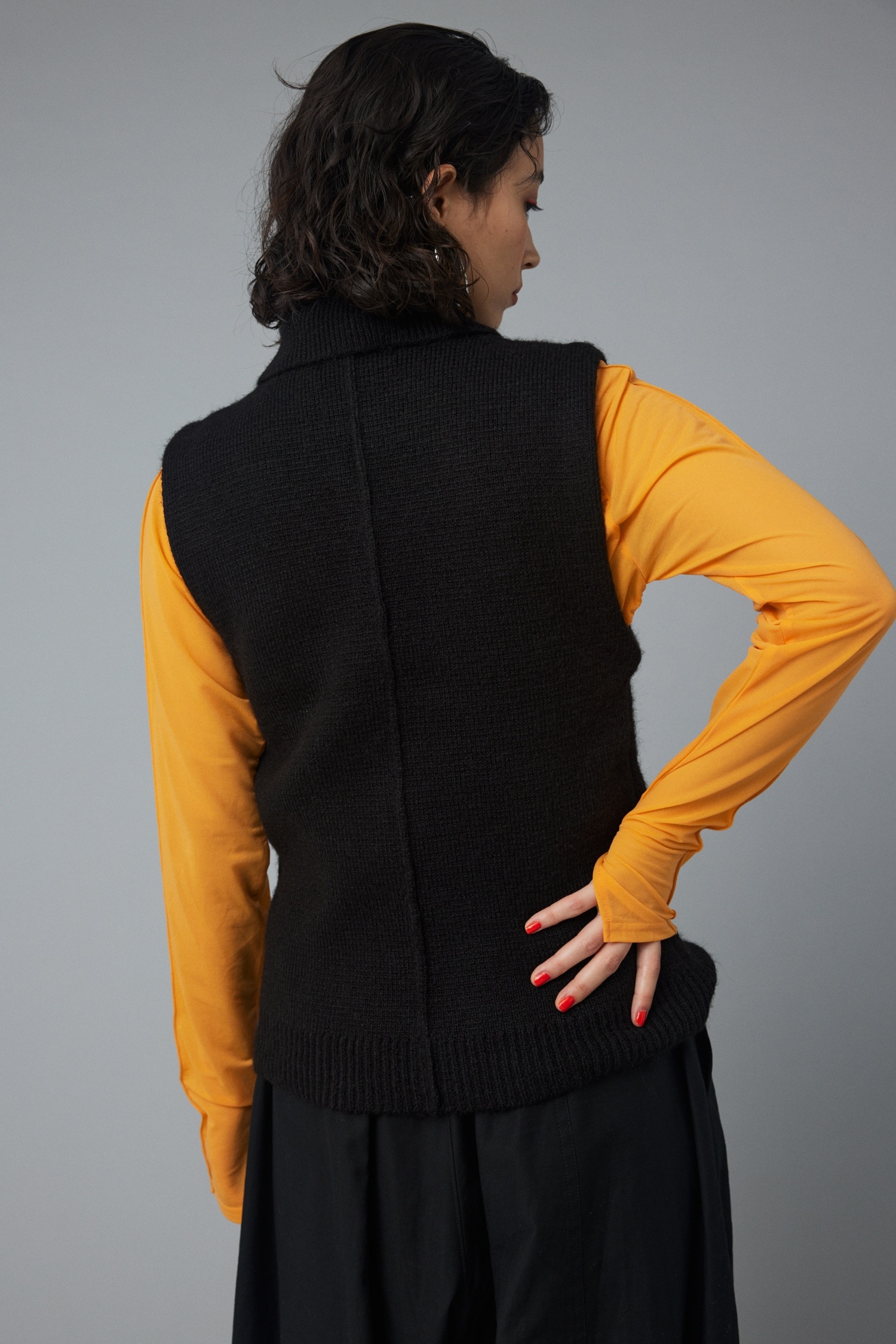 完売品 新品タグ付き HeRIN.CYE Scale knit vest IVOサイズ