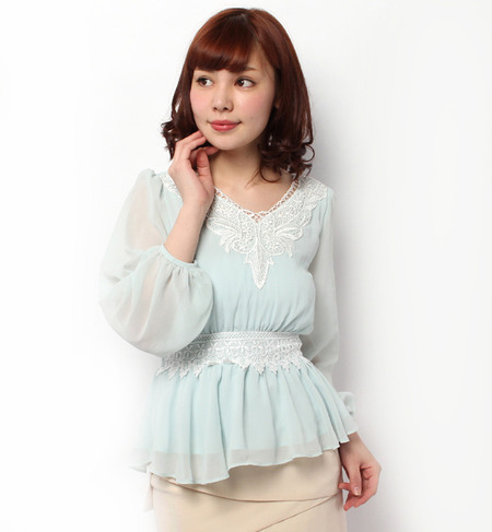 CECIL McBEE(セシルマクビー)フロントレースペプラムシフォンブラウス 311014704