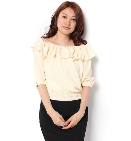 CECIL McBEE(セシルマクビー)ビジュー付きオフショルフリルブラウス311068665