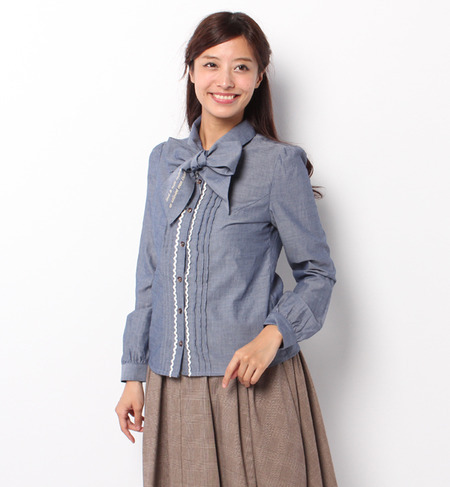 刺繍入りシャンブレーリボンブラウス