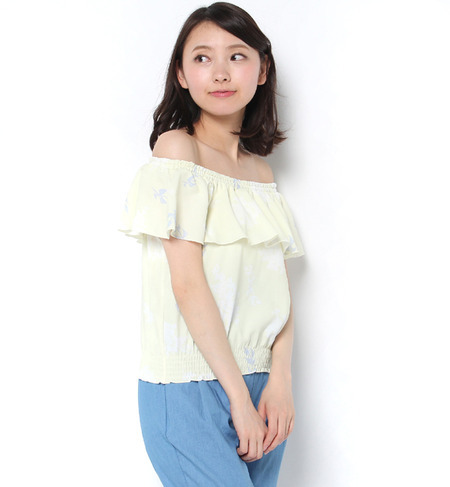 モノクロ花柄オフショルブラウス