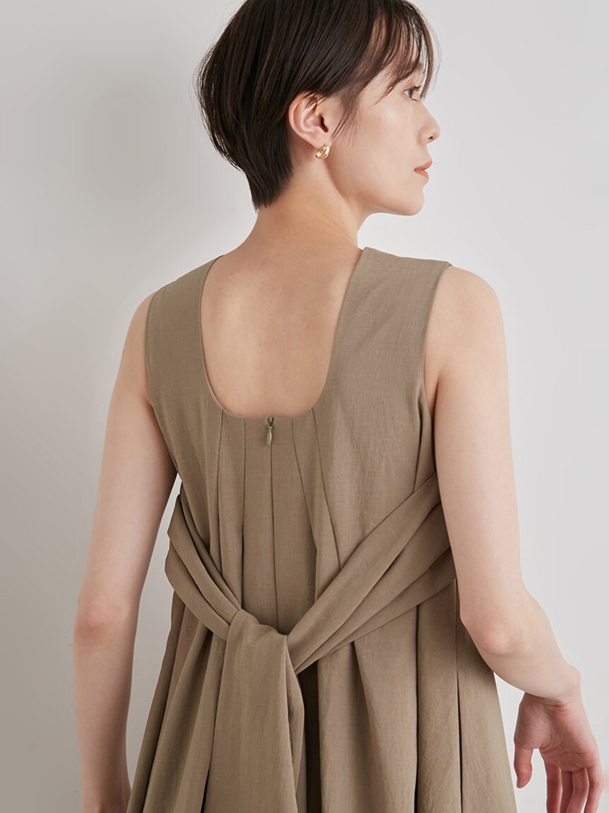 【emmi atelier】フロントタックワンピース