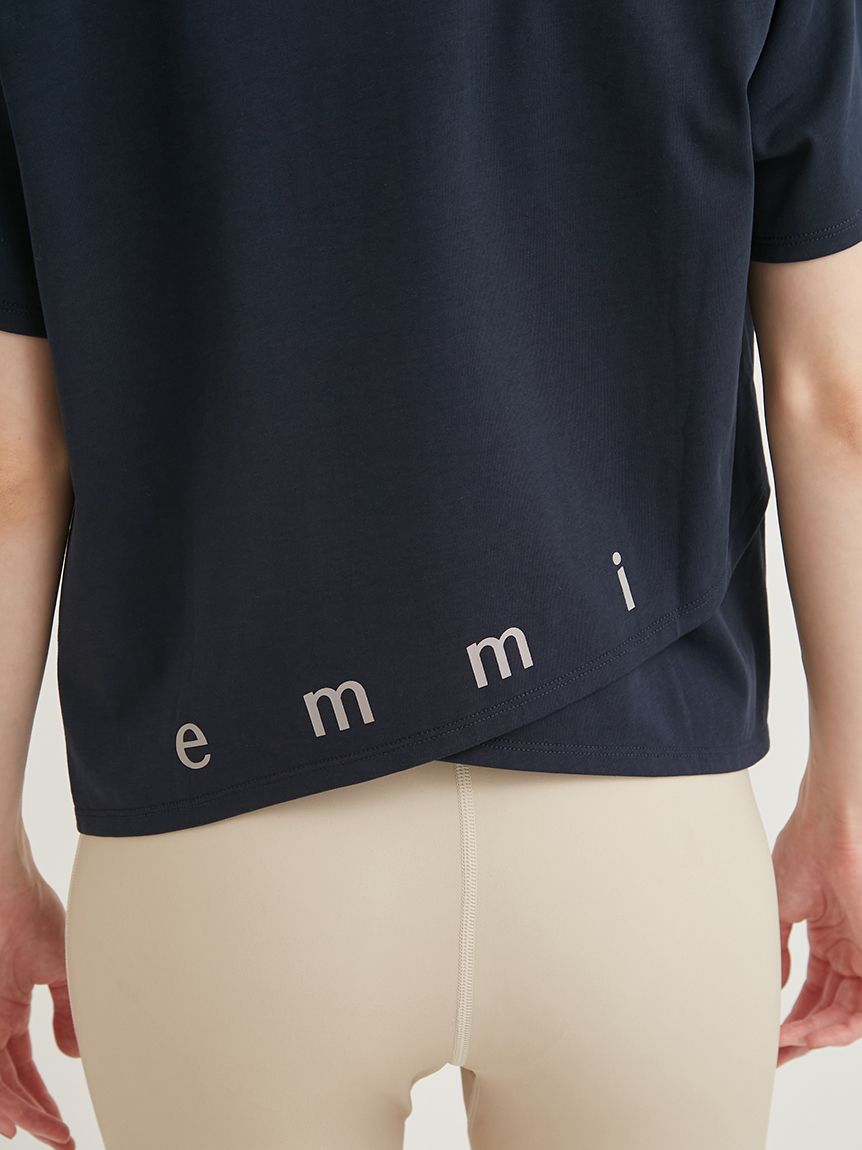 emmi yoga】FILAコラボTシャツ|emmi(エミ)の通販｜アイルミネ