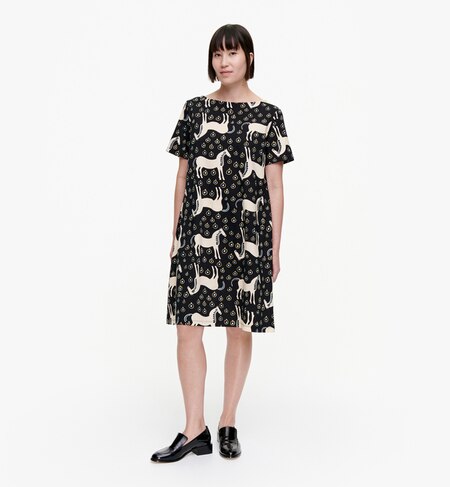 日本限定 Sitriini 2 Musta Tamma ワンピース Marimekko マリメッコ の通販 アイルミネ