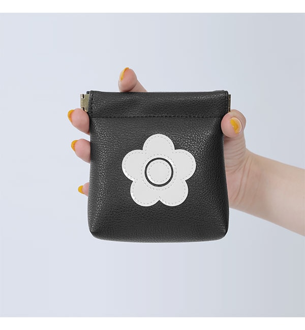 ファッションメンズなら|【マリークヮント/MARY QUANT】 エナメルアイコンデイジーパッチ バネクチポーチ