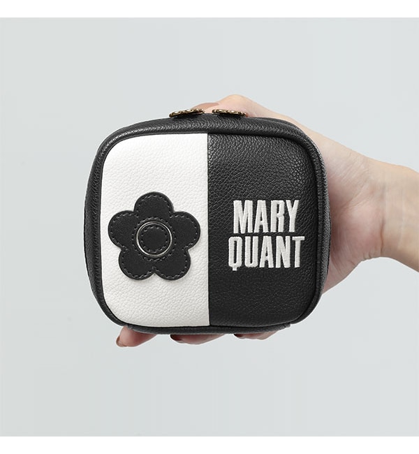 モテ系ファッションメンズ|【マリークヮント/MARY QUANT】 バイカラーデイジーロゴ キューボイドポーチミニ