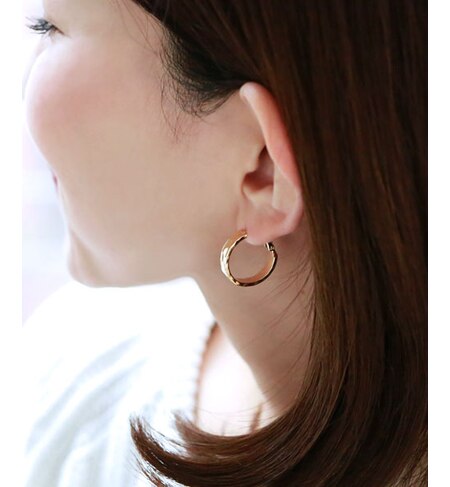 小さめ槌目フープピアス イヤリング アクセサリー ヘアアクセサリー コレカラ Colleca La の通販 アイルミネ