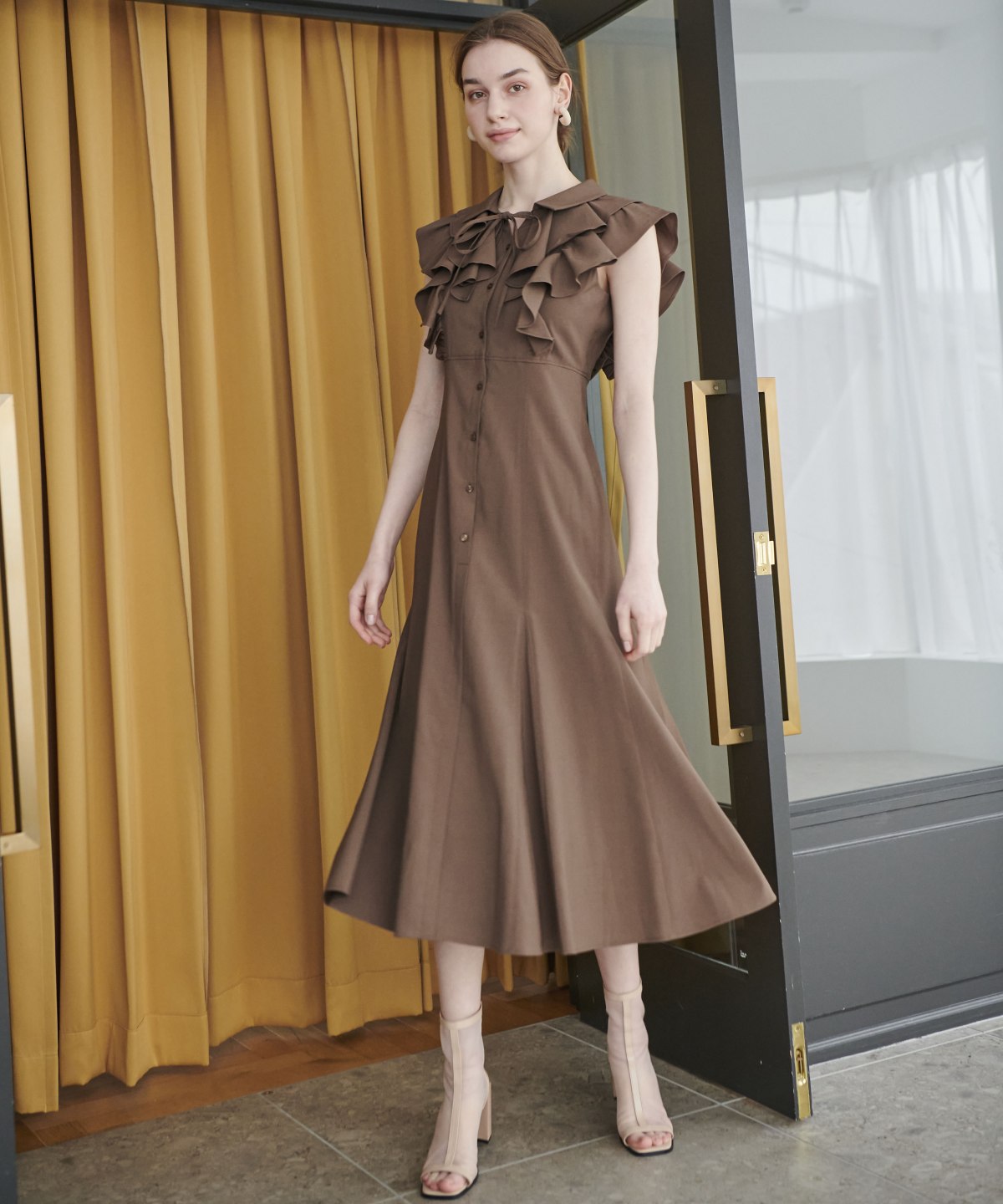 フリル衿フレアワンピース|And Couture(アンドクチュール)の通販