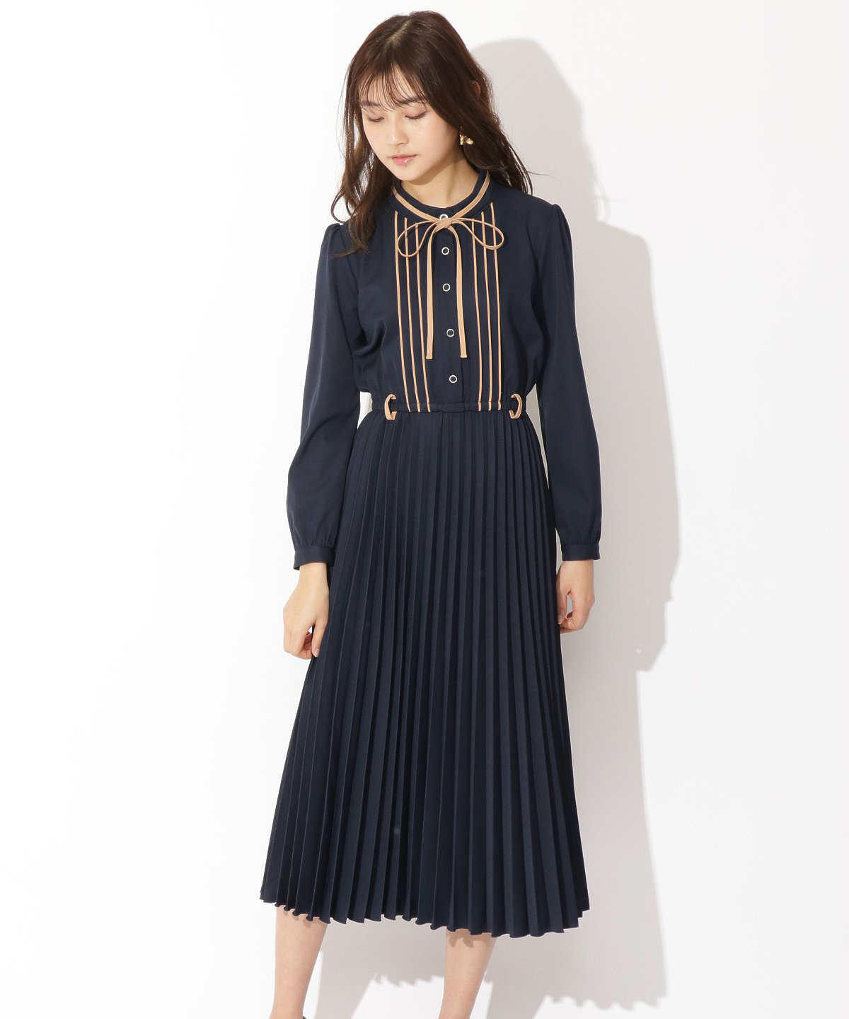 バイカラーパイピングプリーツワンピース Redyazel レディアゼル の通販 アイルミネ