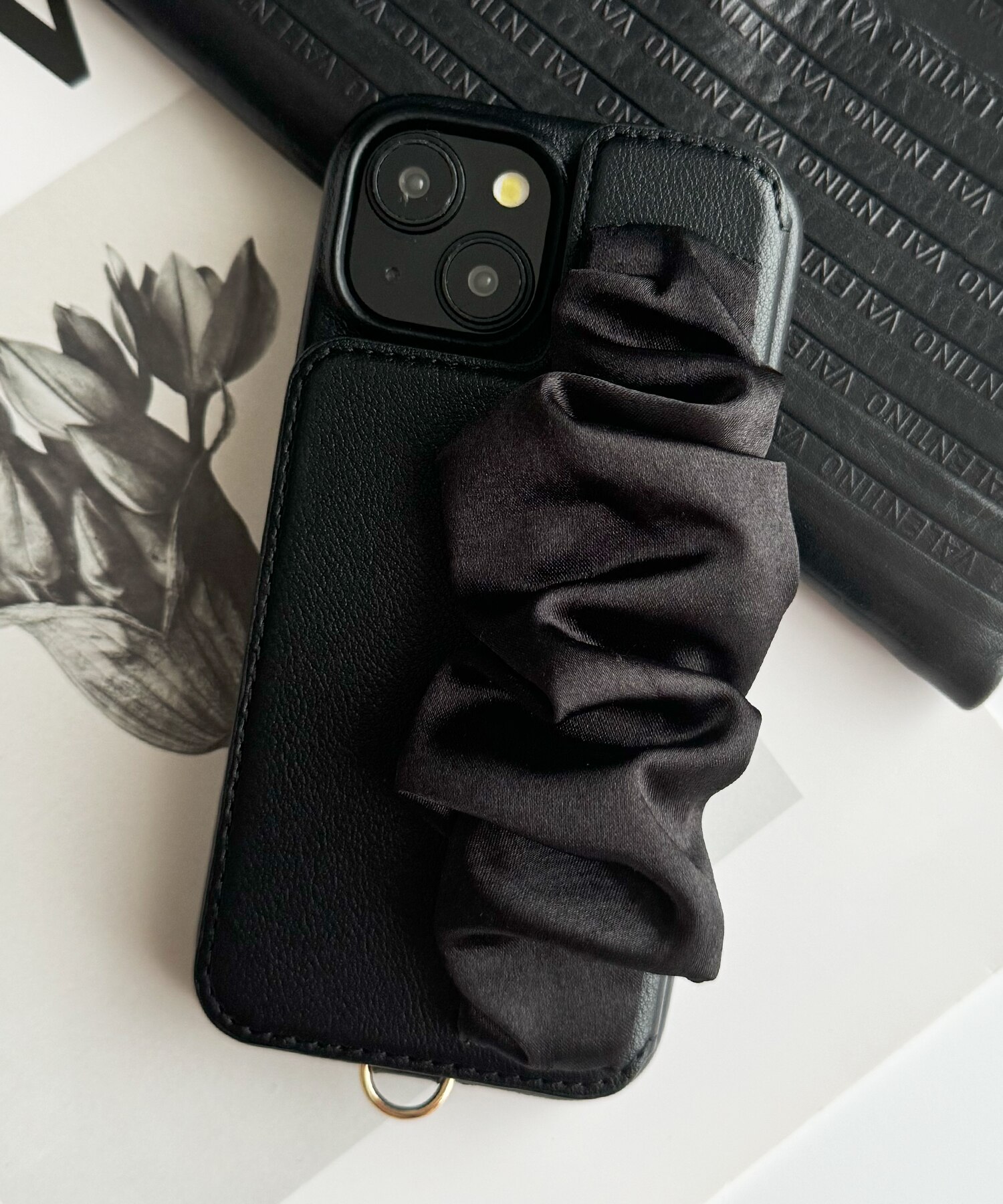 Classy Scrunchie Case iPhoneケース スマホケース カード収納 ミラー  iPhone16シリーズ/15Pro/15/14/13|UNiCASE(ユニケース)の通販｜アイルミネ