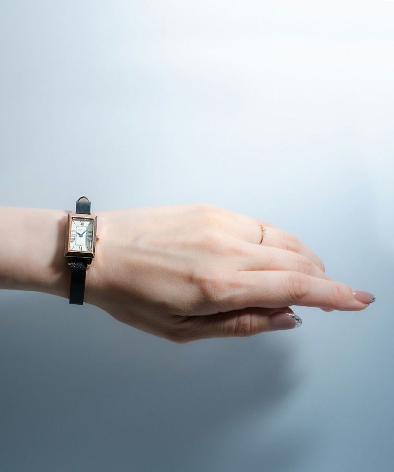 人気好評極美品MATOWマトウSHIKIソーラー式腕時計ゴールド日本製 時計