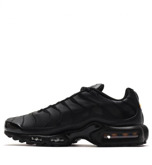 black on black air max plus