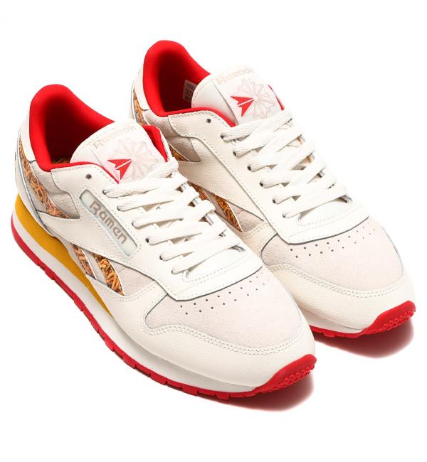 Baby pink reebok on sale trainers