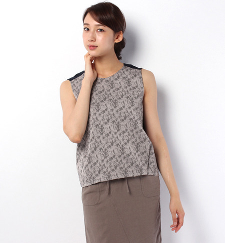 オンライン限定・ポリエステルジャガードノースリーブブラウス